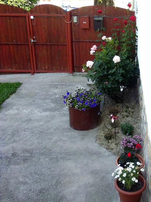 Budai Vam Apartmanhaz Pecs Exterior photo